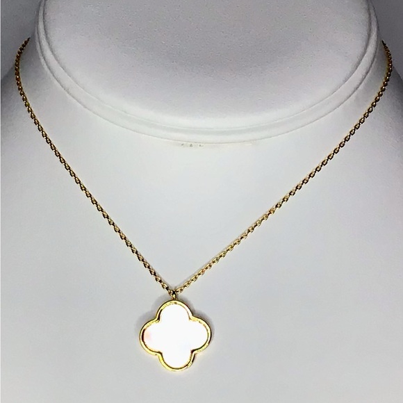 GOLD & MOTHER OF PEARL QUATREFOIL /CLOVER NECKLACE - Picture 3 of 4